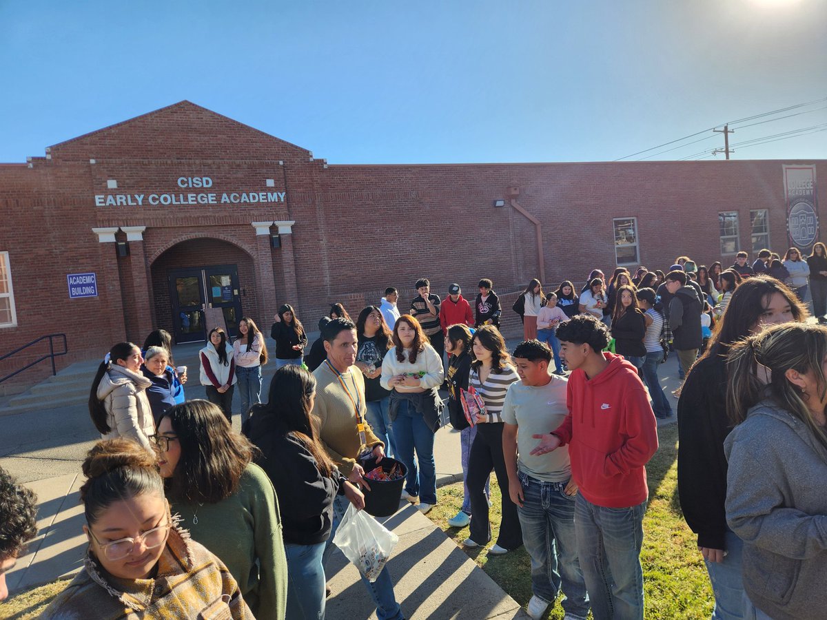 JoseLSilvaSmith's tweet image. Our amazing @CECAclint_isd Patriots had a spooktacular time at the @ESCRegion19 Head Start Halloween Parade! We loved seeing all the smiles, costumes, &amp;amp; community spirit. ❤️🤡👌 #ClintISD #CommunityFirst #CECAclint_isd #WeAreClintISD #ClintISDIsUnited4Excellence #ESCRegion19