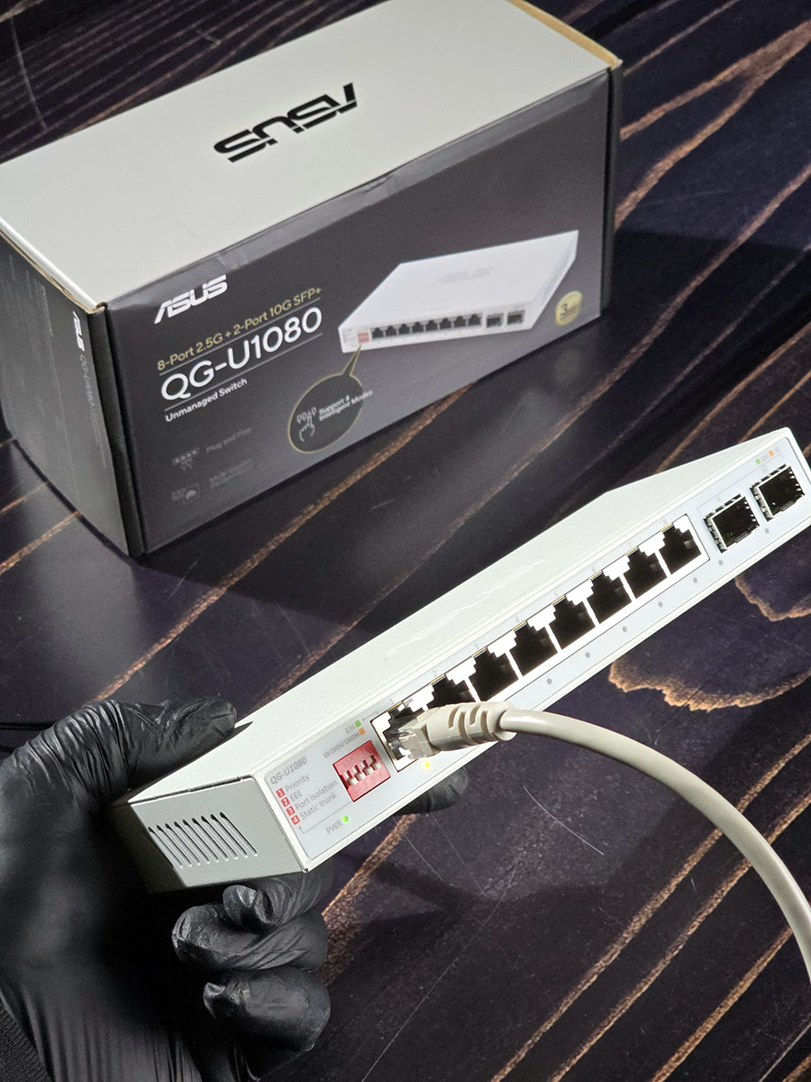 neSSaSSPCmods's tweet image. Asus QG-U1080 switch -  internet kabl za sve!
Video: youtu.be/RGKoAJuFmso
Foto/text: ss-mods.com/asus-qg-u1080-…
@ASUS