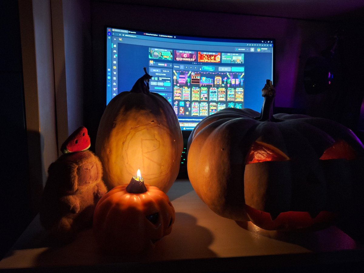 chill_deve's tweet photo. Here is my creation for the rollerhalloween!! 🎃Happy Halloween everyone 😀 #RollerCoinPumpkin @PanosKatais
https://t.co/zoBPdhQHoh https://t.co/Gwnj2LQ6Lp
