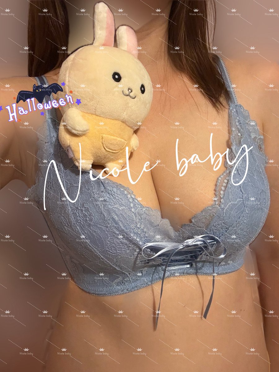 試吓黑色以外嘅顏色
好唔好睇呀？
呢個就係E cup 嗰個bra 喇😛