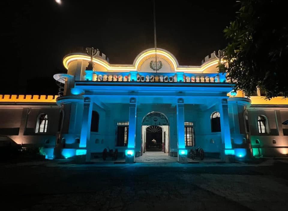 🌙 Esta noche, las sombras cobran vida en el Museo Militar…
Te esperamos a las 7:00 p.m. para vivir el Necroturismo, una experiencia donde la historia y el misterio se encuentran. 🕯️⚔️

#Necroturismo #MuseoMilitar #HistoriaViva #ElSalvador