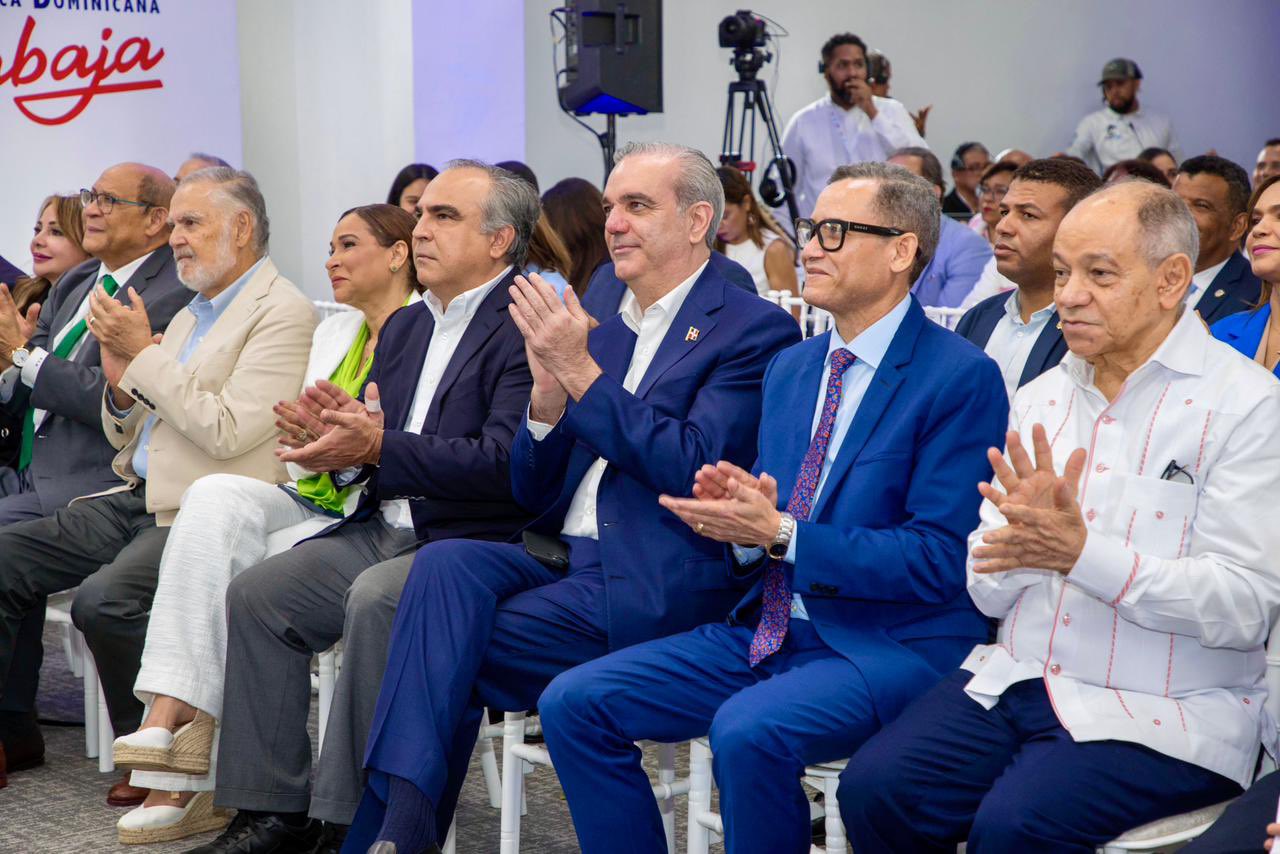 G4hlukoXgAApsh5?format=jpg&name=large