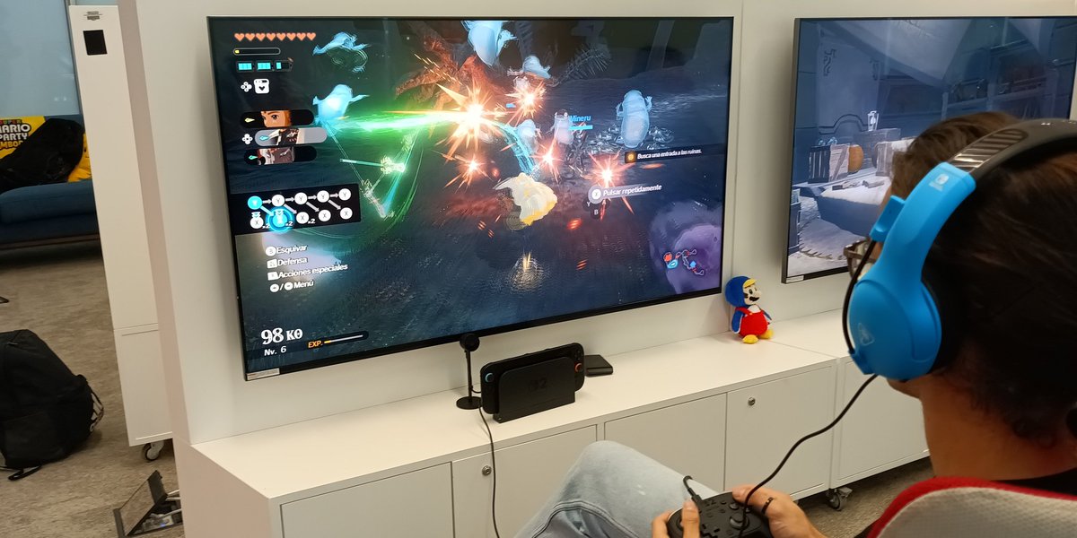 Un placer haber compartido viaje y prueba de Hyrule Warriors con <a href="/EricRod_LYV/">Eric (El de L&V) Rodríguez</a> <a href="/EpicRayBacon/">Ray Bacon</a> <a href="/salbaFR/">Salva Fernàndez Ros</a> 👍🏼
En sus respectivos canales podréis encontrar sus impresiones sobre el juego.