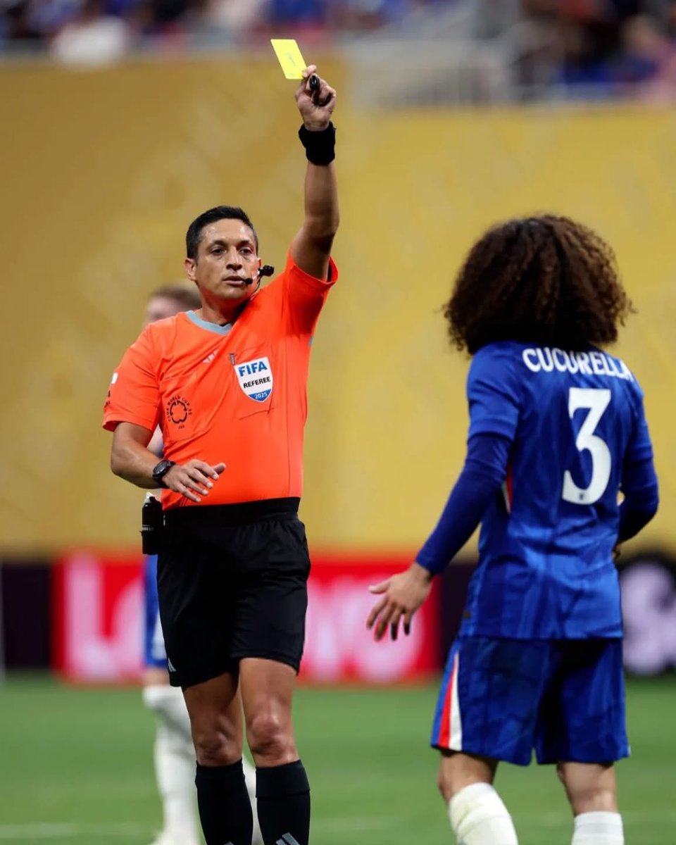 SOLOVENEX_'s tweet photo. Jesús Valenzuela fue incluido entre los mejores 25 árbitros del mundo por la Federación Internacional de Historia y Estadística (IFFHS). Es apenas el quinto "referee" sudamericano en la lista. La premiación se realizará el próximo mes de diciembre. ¡Orgullo venezolano! #VenEx 🇻🇪 https://t.co/wLPsygimv9