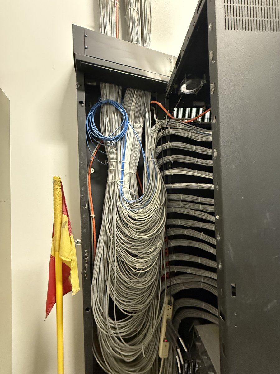 JCCHelp's tweet image. Clean cabling = better connections! 
Just wrapped up a cabling job for a telephone company — organized, efficient, and ready to perform.

Contact us today! JCCHelp.com | 412-853-3708

#Cabling #Telecom #ITSupport #NetworkSetup #JacksonTechnologies
