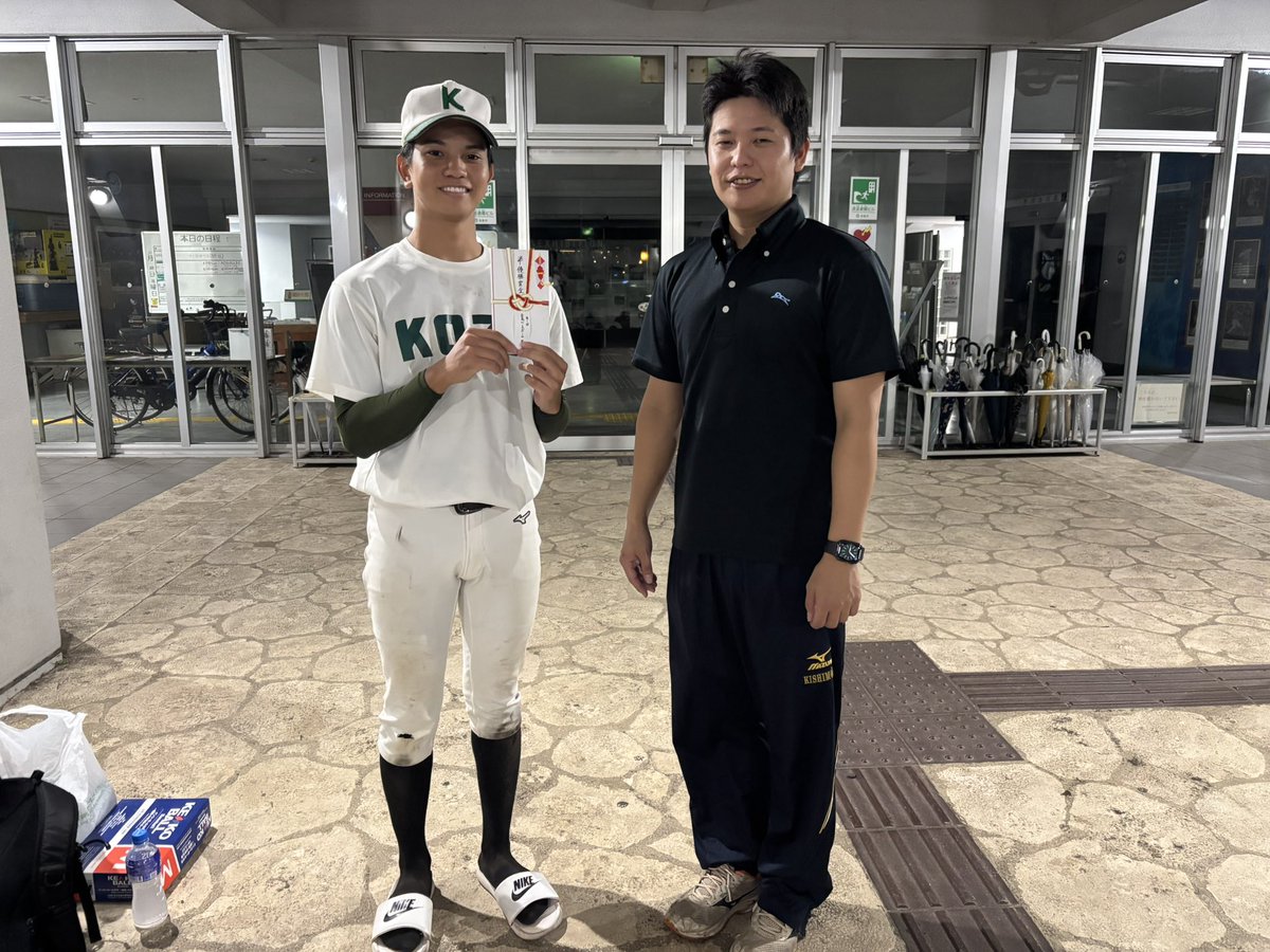 ZENTOBASEBALL_'s tweet photo. 第1回全島ベースボール甲子園

【決勝戦 結果】
RYUSEI HOME 対 江野比エックス
12-1でRYUSEI HOMEが初代チャンピョンとなりました🎊

皆様のご理解とご協力のおかげで大会を成功裏に終えることができ心より感謝申し上げます
選手の皆様の熱いプレーと、関係者の献身的なサポートに深く敬意を表します https://t.co/kX283Bbj1g