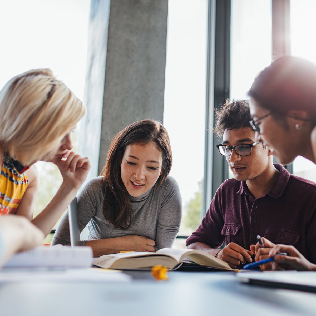 l_u_b_a's tweet image. Discover how The University of Manchester, one of the world&apos;s leading education institutions, is adopting @Oracle Fusion Cloud Applications Suite to unify business processes and enable AI-powered efficiency. social.ora.cl/601671xJj