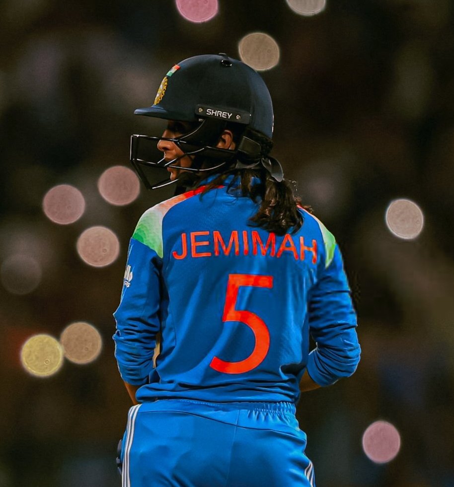 SriniMaama16's tweet image. HOLY SMOKES! India pull off the greatest chase in their ODI history, hunting down 339. In a WC. Semi final. Against the serial winners, Australia. Can&apos;t get any better, can it! Jemimah with an all time classic 127*(134), ably supported by cap Harman.

Arguably the greatest day in…