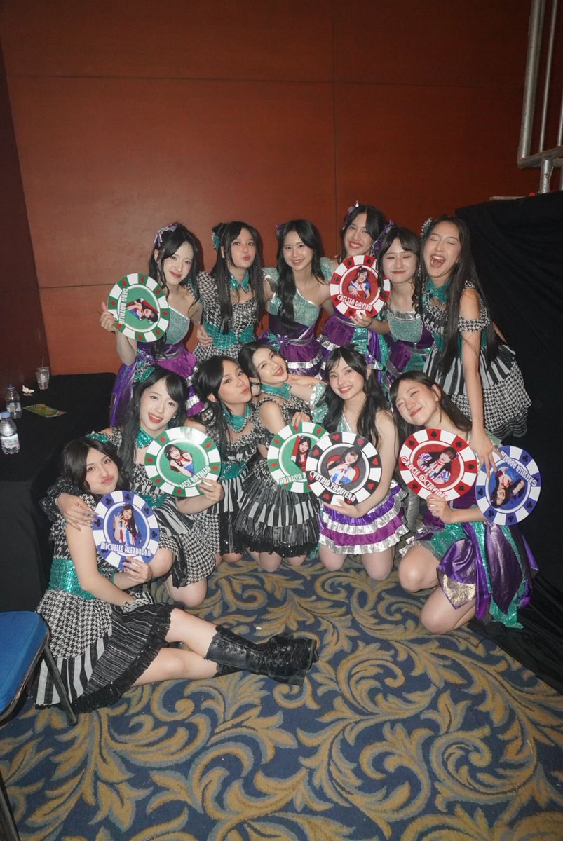 RatnaAp24's tweet image. Happy 3rd anniversary kalian, tetap kompak ya 🧡 @Gendis_JKT48 @Michie_JKT48 @Gracie_JKT48 @AA_AlyaJKT48 @AR_AnindyaJKT48 @Danella_JKT48 @Daisy_JKT48 @DC_ChelseaJKT48 @N_CathyJKT48
@Greesel_JKT48 @Gracie_JKT48 @Y_CynthiaJKT48
@Cathleenexus @Alamanda_INA 
#Dr3amRo11ercoaster