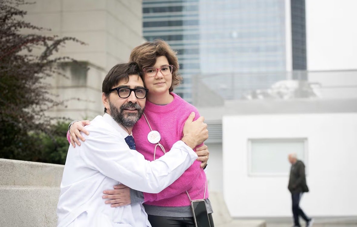 LRsecreta's tweet image. Un medicamento que cabe en una cuchara salva la vida de 8 jóvenes con el cáncer infantil más común

El tratamiento experimental, elaborado en el hospital de La Paz 🇪🇸, logra una supervivencia preliminar del 70% en pacientes que no tenían ninguna opción para seguir viviendo ⛔️