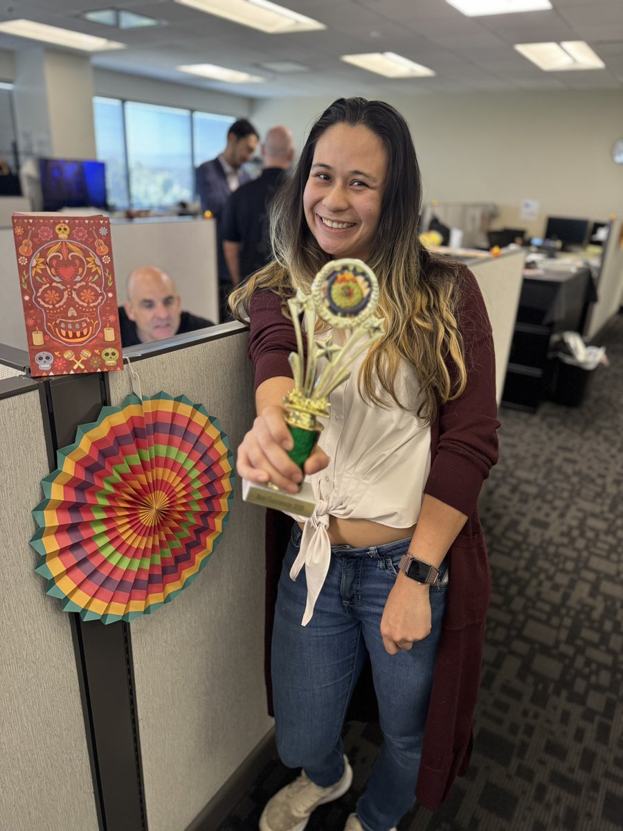 LeeAssociatesLA's tweet image. 🥑 Guac Off 2025 was a hit!
Congrats to Genova, our Guac Champion, for winning this year’s pre-Halloween competition. 🏆

#LeeAndAssociates #GuacOff #TeamFun