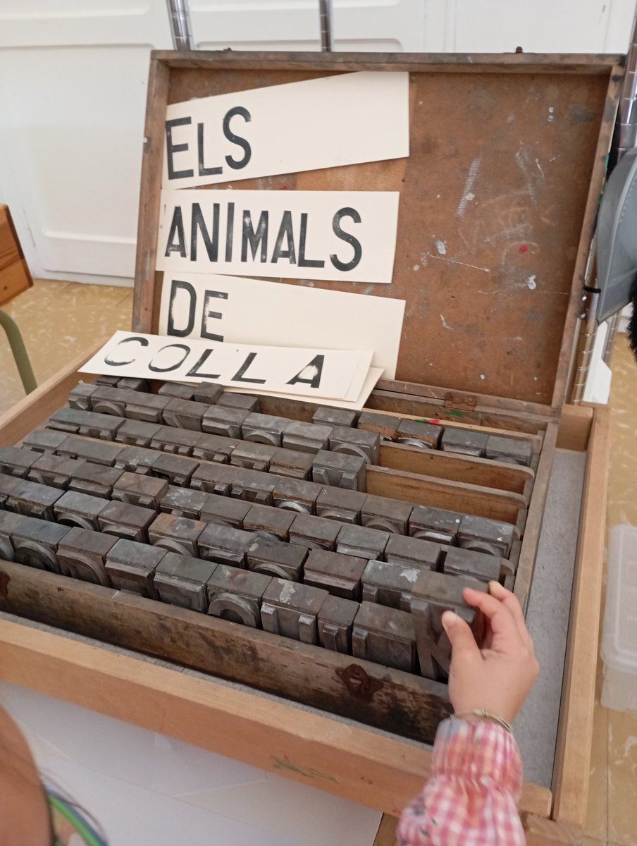 Freinet ja ens va ajudar a comptar amb l'impremta com a eina per fomentar l'expressió dels infants. A <a href="/ZERAltLlucanes/">ZER Alt Lluçanès</a> els infants i mestres editen el Revistall. calameo.com/books/00668220…