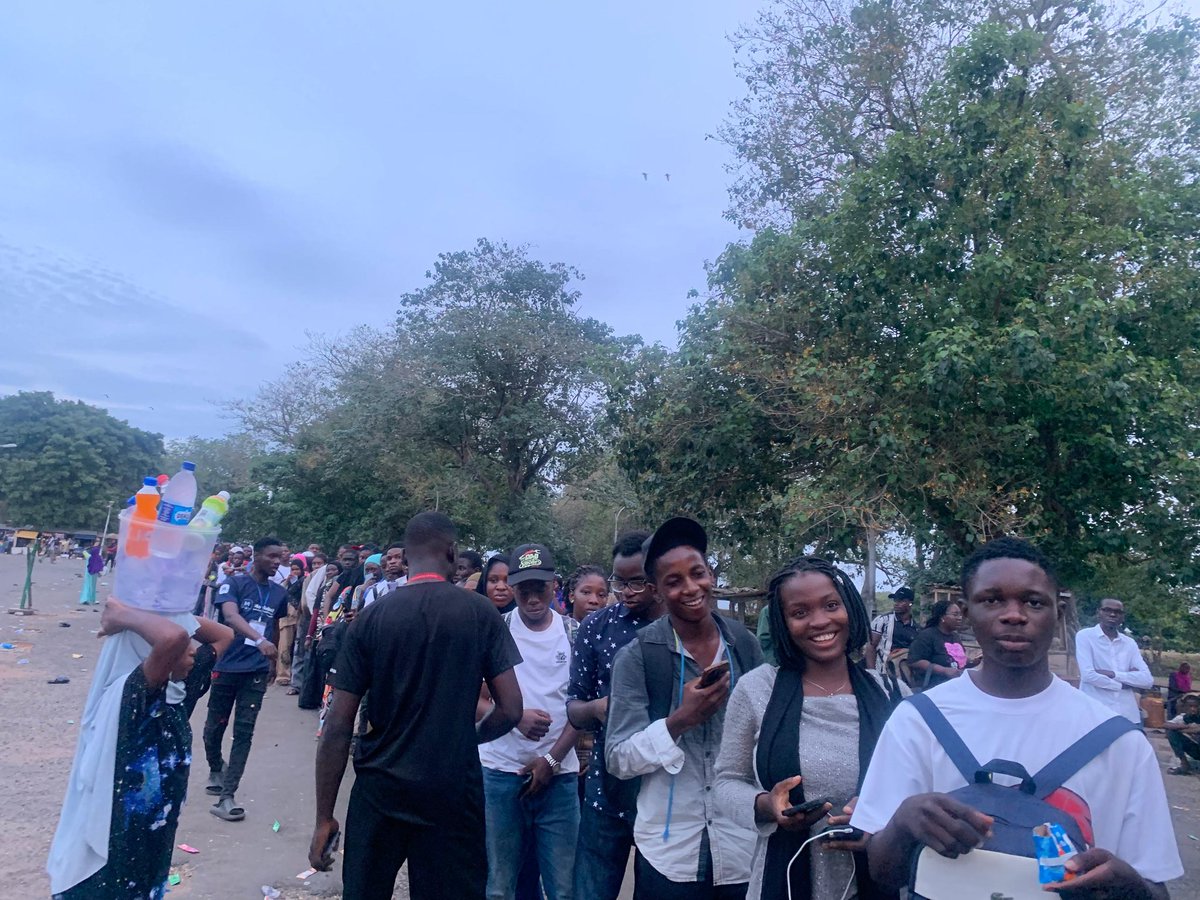 UilStudentUnion's tweet photo. SITUATION UPDATE: Although we aren't where we want to be yet, the Union executives are actively monitoring the situation to ensure very reduced waiting time for our colleagues and an overall better transportation operation on our campus. https://t.co/uMhUFNF7Kj