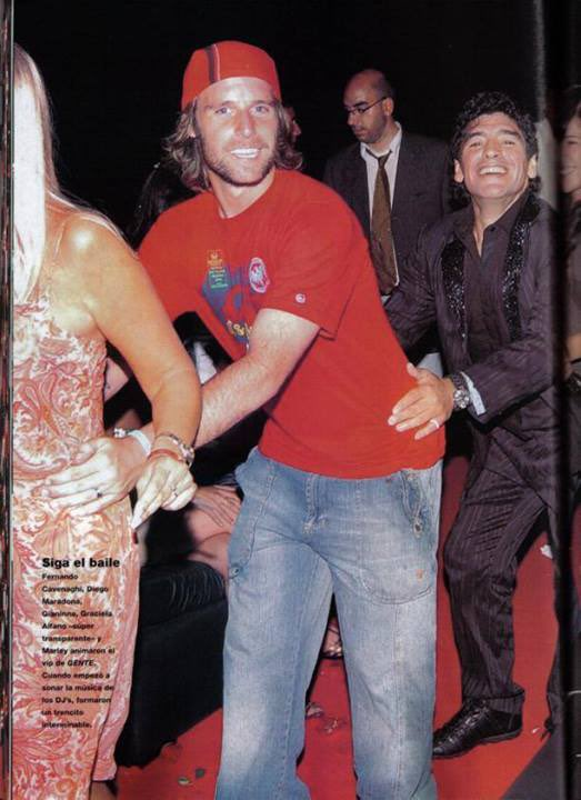 Admitelo, no esperabas ver una foto del Cave en una fiesta con Maradona