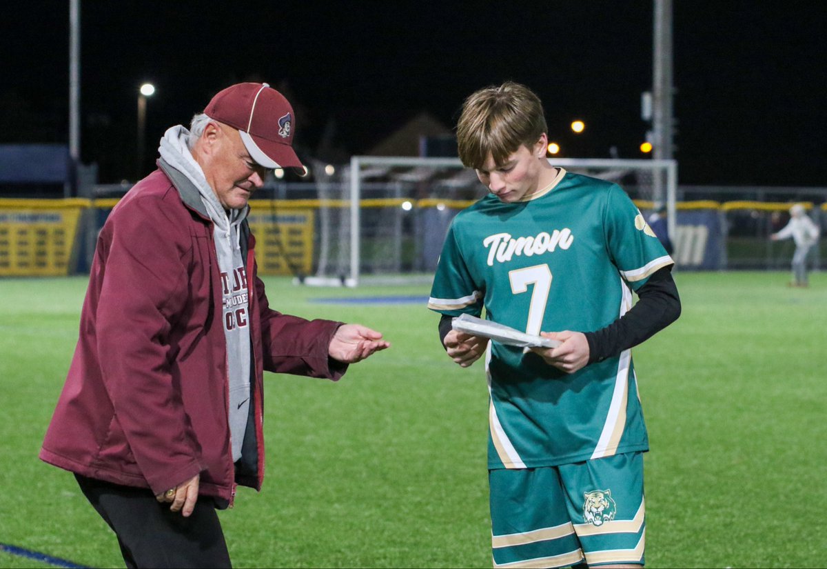 Sharing a few more shots from our championship celebration after our vitory over Park last night. What an unforgettable game to finish this incredible season! Go Tigers

📸 Gabriel Vidal ‘26