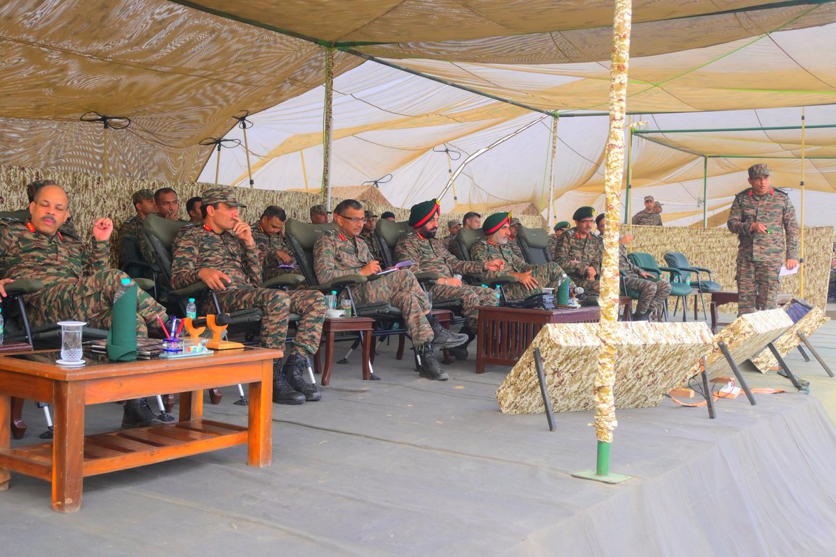 SWComd_IA's tweet image. #SaptaShaktiCommand Conducted Integrated Fire and Manoeuvre Exercise #SentinelStrike in Thar Desert at Mahajan Field Firing Ranges, #Rajasthan.  

The holistic exercise conducted in an all arms environment included effective mission engagements by modern artillery systems,…