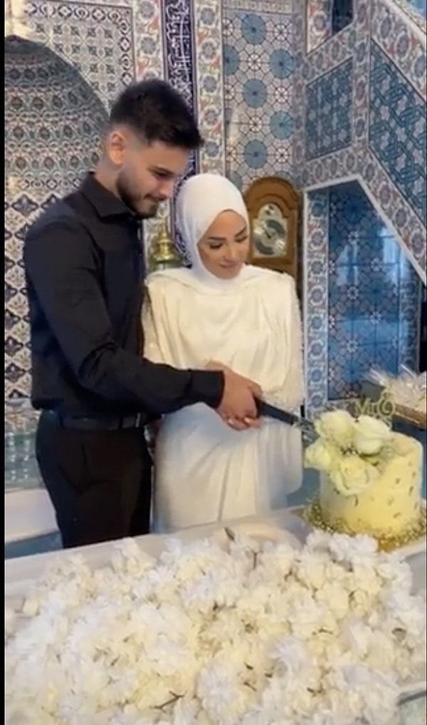 <a href="/by__fth/">Fatih Özdeş</a> Bak cami içinde pasta kesiyorlar, hadi bunada laf at Arap beyinli Osmanlı mezesi...