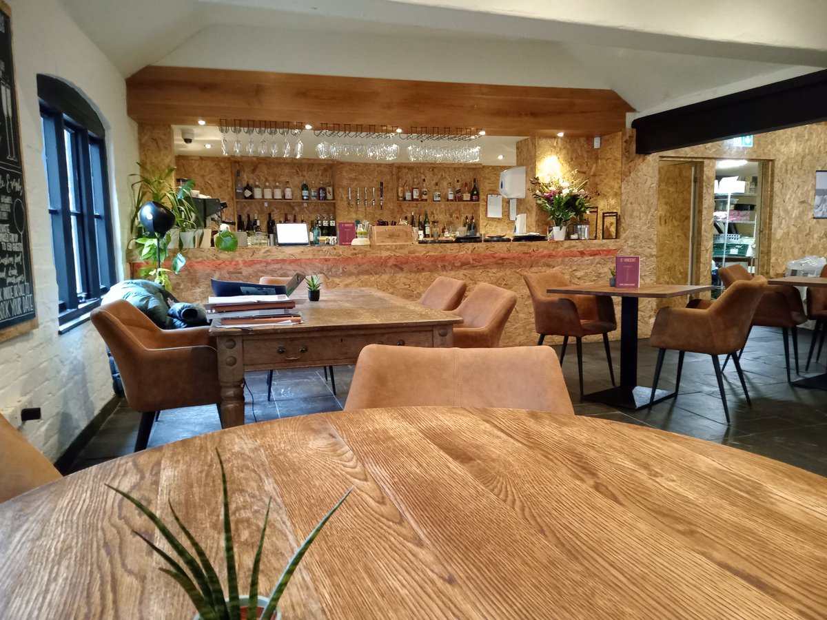 Been in a pub/Restaurant in Shrewsbury today, not liking the OSB decor around the bar, this is the boards people put over broken windows, why do some places think this is hip and modern?  To me it looks like a unfinished building site.