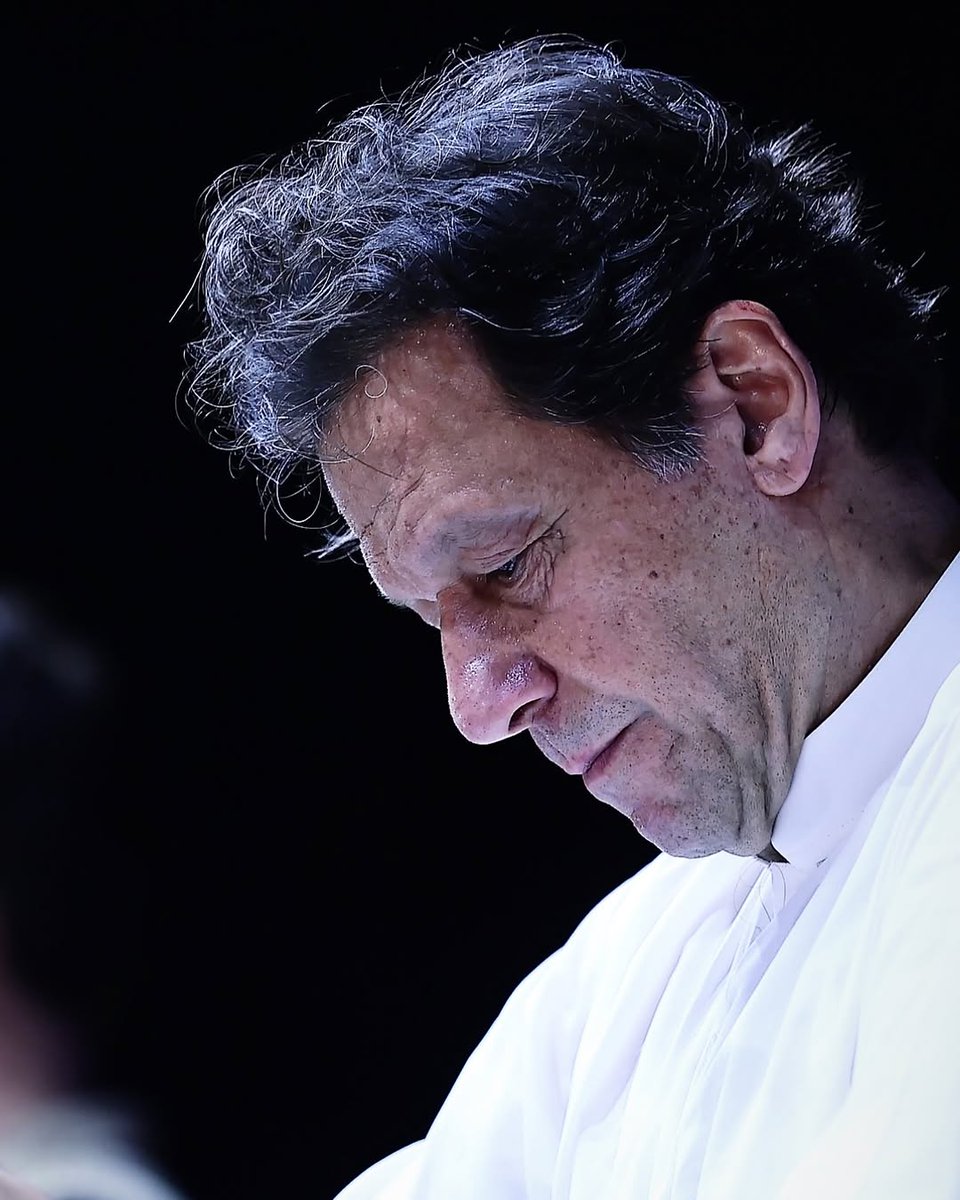 شاموں میں بہترین ہے تیری گفتگو کی شام
صبحوں میں معتبر تیری صبحوں کا ذکر ہے
تو آخری خیال ہے سونے سے پیشتر
اور جاگنے کے بعد میری پہلی فکر ہے

<a href="/TeamiPians/">Team Insafians 𝗣𝗼𝘄𝗲𝗿</a>