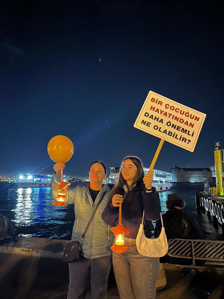 Lösemili Çocuklar Haftası'nda bir kez daha soralım :
Bir çocuğun hayatından daha değerli ne olabilir ki?

Lösante Hastanesi'ne tam ruhsat için dilek fenerleri uçurduk. 
<a href="/ustunezer/">Dr. Üstün EZER</a>
<a href="/losev1998/">LÖSEV</a>
<a href="/diskbasinis/">DİSK Basın-İş</a>

#UmudunAdıLÖSEV