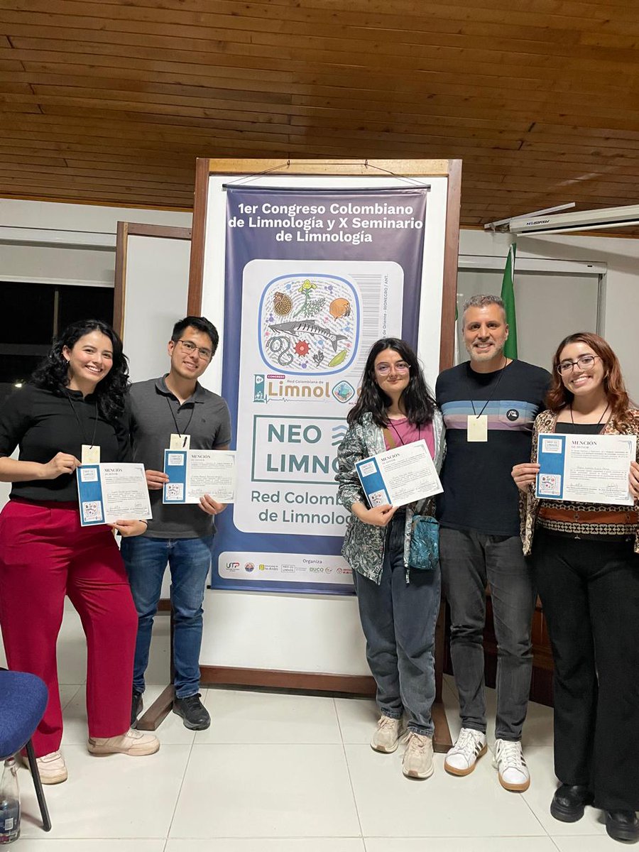 Felicitamos a nuestr@s estudiantes del Departamento de Biología UNAL, sede Bogotá, e Ingeniería Ambiental, sede Medellín, por haber obtenido la distinción de "Mención" gracias a la calidad de sus trabajos, presentados en el 1er Congreso Colombiano de Limnología  <a href="/CienciasUNALBog/">Facultad de Ciencias - Universidad Nacional</a>
