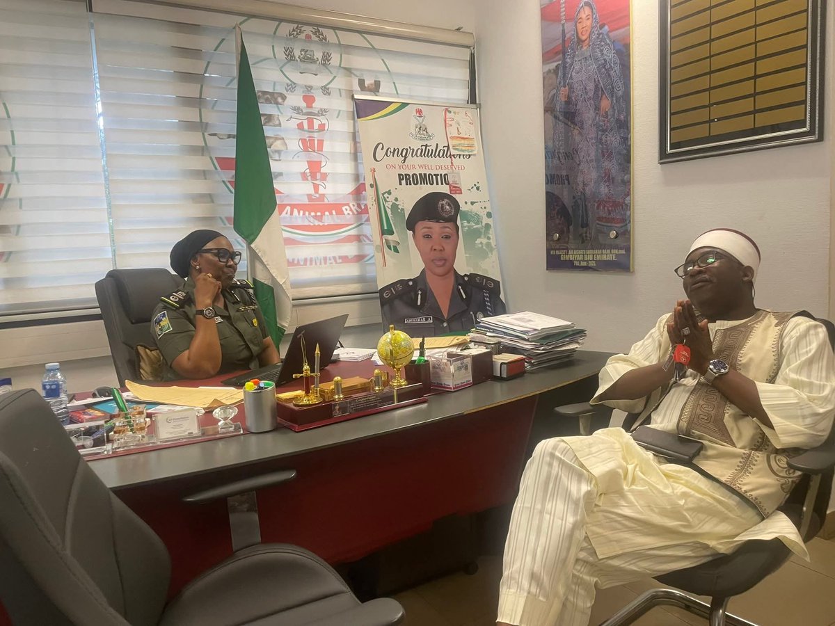 Ababukar_Sadiq_'s tweet image. Gimbiyar Biu Emirate AIG, Dr. @AishatuDrBaju With Sarkin Yakin Biu Emirate RTD General Abdulmalik Bulama Biu.
May almighty Allah guide and protect you, Ameen. @ProfZulum @honbetara1 @DrSalmaAnas @KawuGarba @MidalaMohammed @baba_adamu_