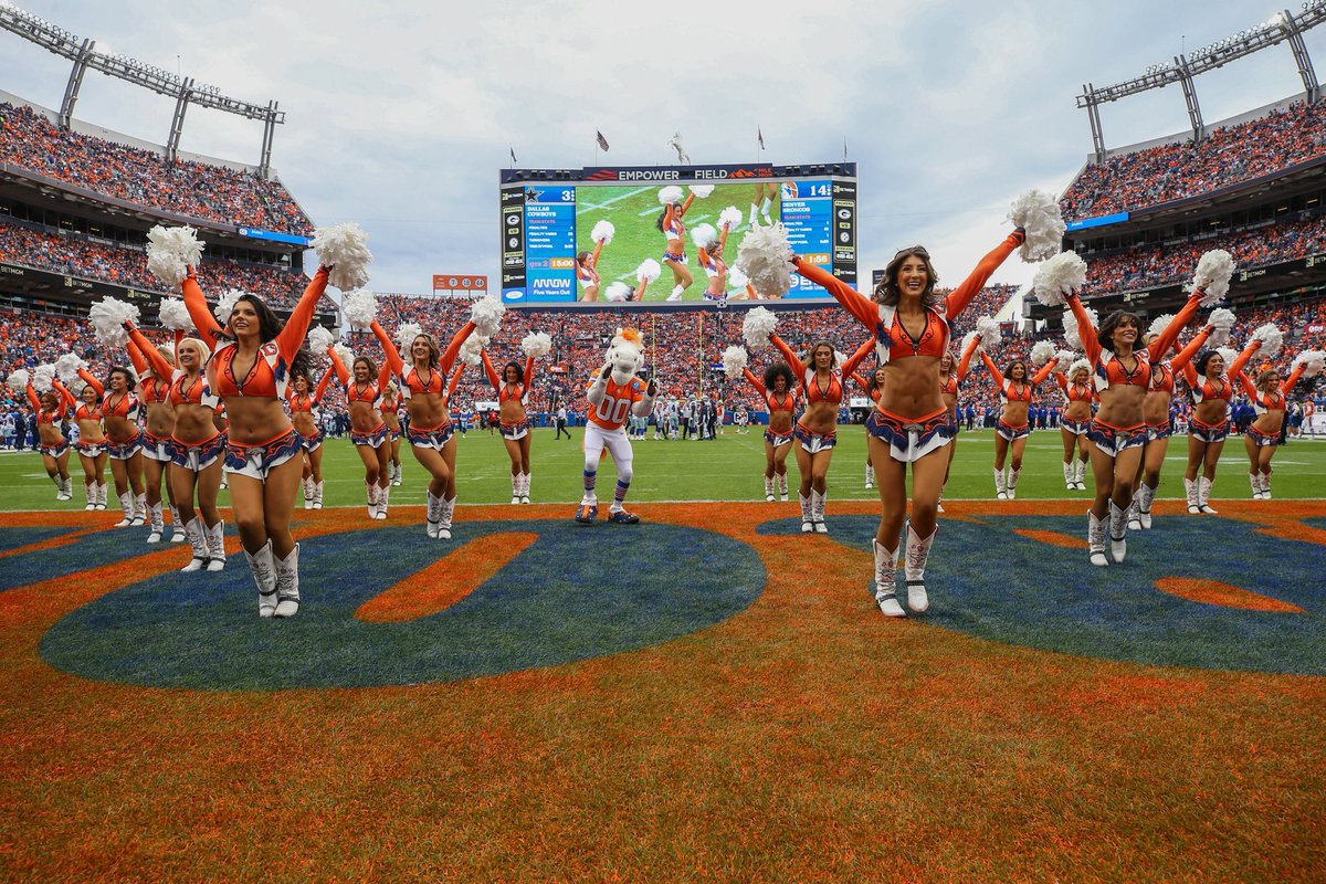 BroncosCheer's tweet photo. Lassoed up some throwback classics 💙🎞️
#DALvsDEN
Full gallery ➡️ https://t.co/c4qg8esFC1 https://t.co/EQbPFumCr4
