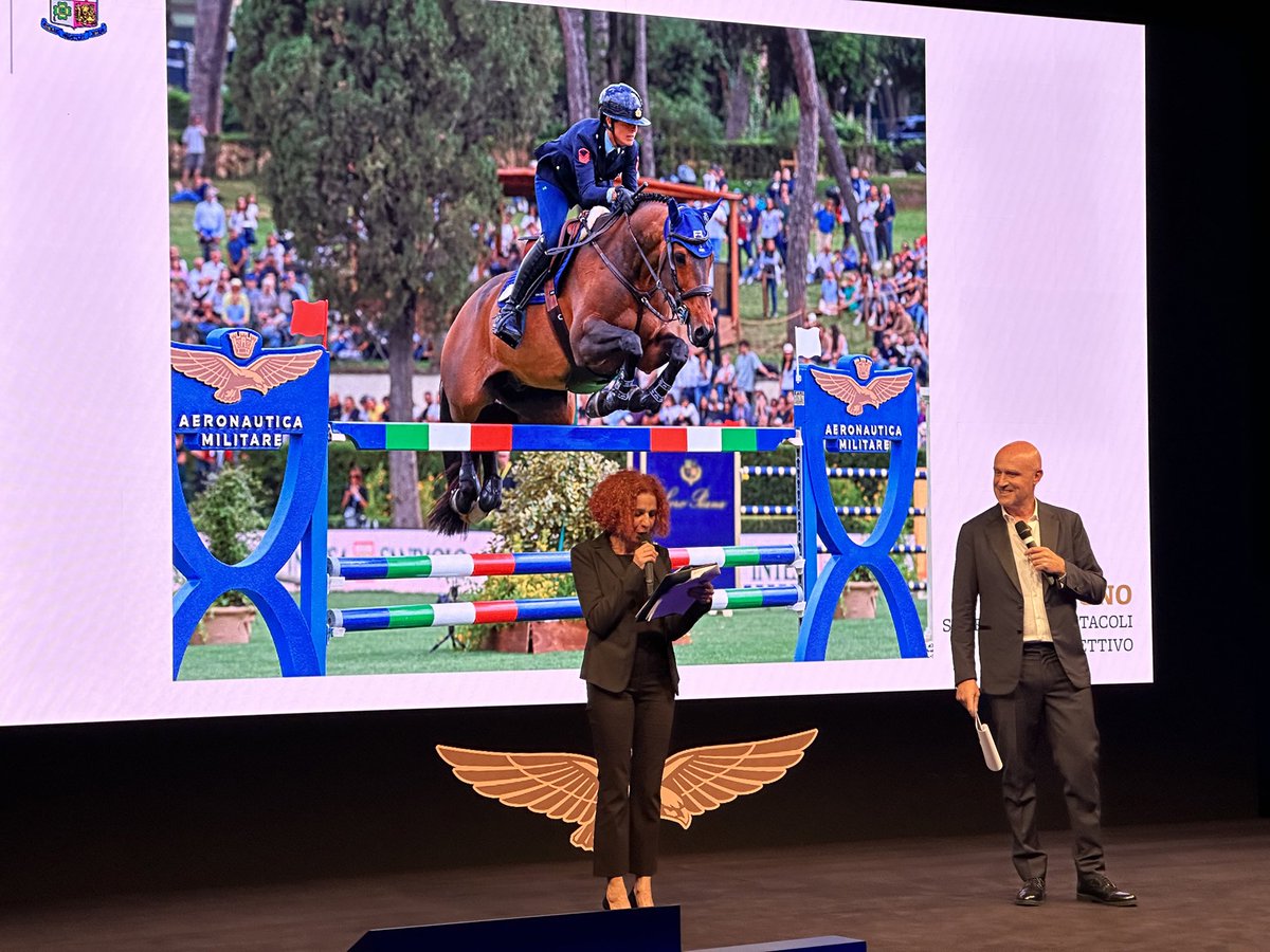 Il mese di agosto del #Calendario2026 dell’#AeronauticaMilitare è legato alla parola impegno, che ricorda come ogni ostacolo, se affrontato con dedizione, può trasformarsi in una rampa di lancio. Ce ne parla Marco Cherubini, pilota del WeFly! Team.
➡️ youtube.com/live/i1TyejklJ…