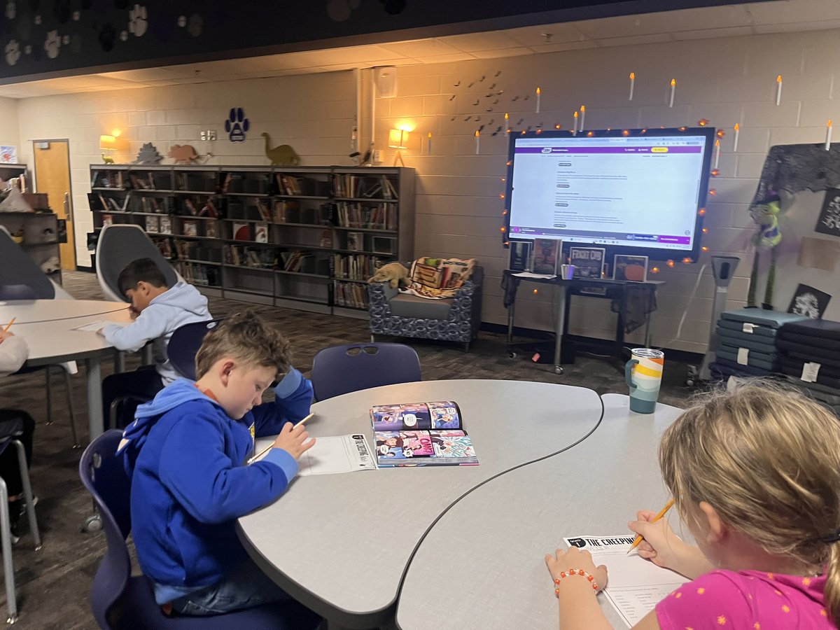 BandanaBookworm's tweet image. Highlight of the week! Our 4th and 5th graders were introduced to podcasts and listened to Episode 1 of The Creeping Hour. They were on the edge of their seats and definitely left wanting more! @RPES_Cougars @E3TechGirl @Lori_McGovern @shebriej