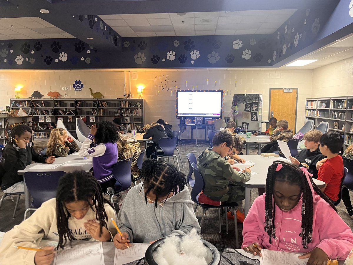 BandanaBookworm's tweet image. Highlight of the week! Our 4th and 5th graders were introduced to podcasts and listened to Episode 1 of The Creeping Hour. They were on the edge of their seats and definitely left wanting more! @RPES_Cougars @E3TechGirl @Lori_McGovern @shebriej