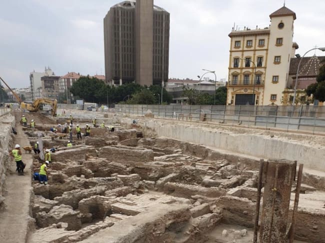 malagacuriosa's tweet image. Esto es lo que se encontró en la obra del metro frente al Corte Ingles, con menos piedras, Roma tiene un lugar llamado el Foro Romano, y nosotros  teníamos un Ciudadela perfectamente conservada que ni en Pompeya y fue aniquilada.,el mayor museo al aire libre que pudo tener Málaga