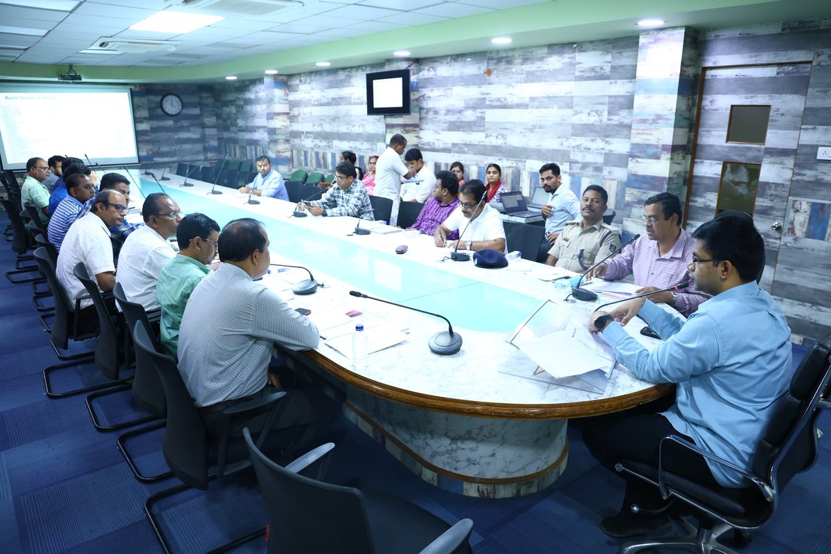 ଆଜି ଗଞ୍ଜାମ ଜିଲ୍ଲାପାଳଙ୍କ ଅଧ୍ୟକ୍ଷତାରେ ୨୦୨୫-୨୬ ଆର୍ଥିକ ବର୍ଷ ପାଇଁ ମୁଖ୍ୟମନ୍ତ୍ରୀ କୃଷି ଉଦ୍ୟମ ଯୋଜନା (MKUY) ର ଷଷ୍ଠ ଜିଲ୍ଲା ସ୍ତରୀୟ କମିଟି (DLC) ବୈଠକ ଅନୁଷ୍ଠିତ ହୋଇଥିଲା। ସଭାରେ ଜିଲ୍ଲାର MKUY ର ଲକ୍ଷ୍ୟ ବନାମ ସଫଳତା, ବ୍ଲକ୍ ସ୍ତରୀୟ ଅଧିକାରୀ ଓ ଜିଲ୍ଲା ସ୍ତରୀୟ ନୋଡାଲ୍ ଅଫିସର ମାନଙ୍କର ବିଚାରାଧୀନ ପ୍ରସ୍ତାବଗୁଡ଼ିକର