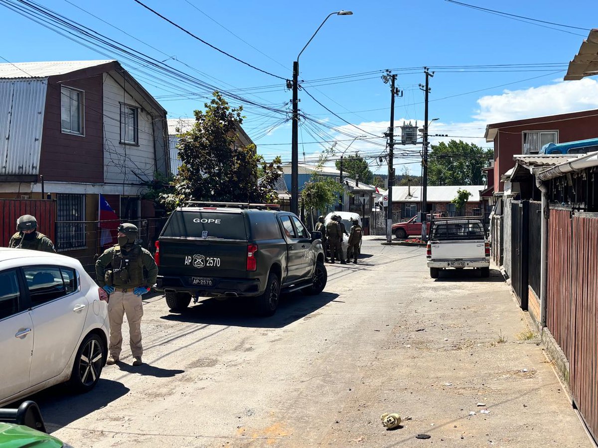 CarabBioBio's tweet image. #LosÁngeles y #Nacimiento: Una investigación del OS-7 con apoyo  del GOPE y COP #Biobío, permitió intervenir dos inmuebles usados para la venta de droga. Se detuvo a 4 imputados, uno de ellos extranjero. Se incautaron más de 200 dosis de pasta base de cocaína y dinero en efectivo