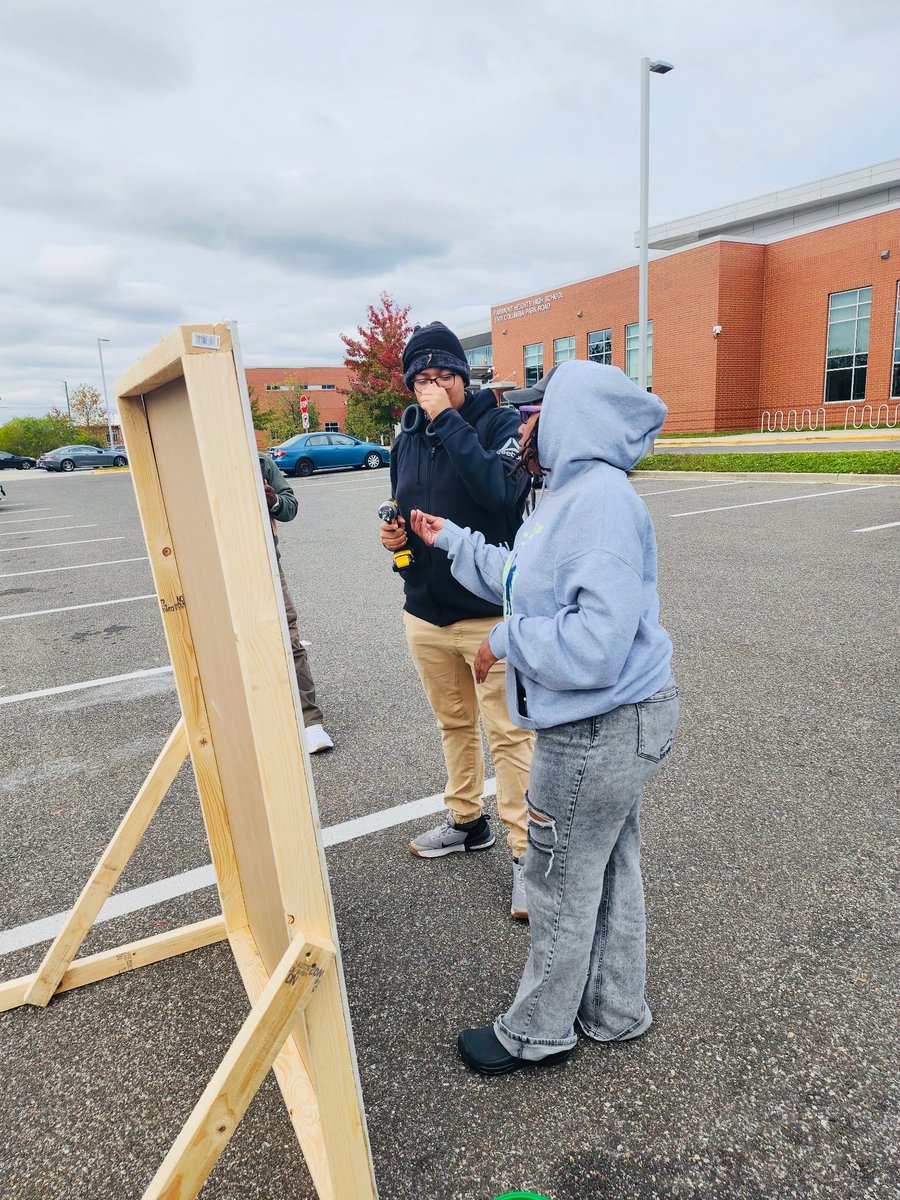 _JacobsLadder's tweet image. Bolden Painting teaching our Trade Career students at Fairmont Heights High the fundamentals of framing and drywalling. Carpentry 101 in action! 🔨 📏 

#TradeCareers #Carpentry101 #HandsOnLearning #FHHS #JacobsLadder