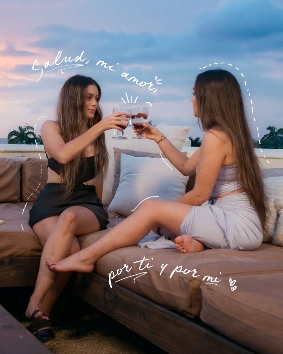 PrimeVideoLat's tweet image. Un amor bonito como el de Calle y Poché 🤩  @CalleyPoche @Pochosaurus @danielaacallee #CACHÉ #CALLEYPOCHÉ 💙