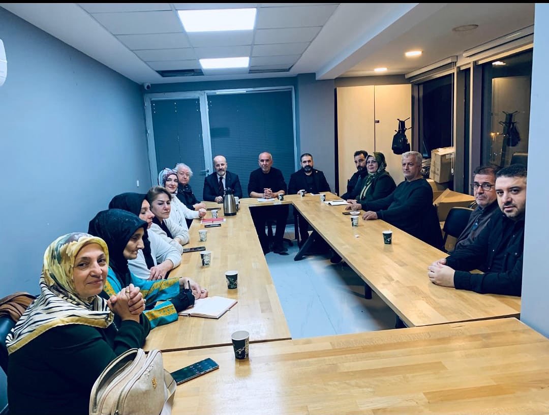 AkPartiGngren's tweet photo. A.Nafiz Gürman Mahallesi Osman ÜNÜVAR başkanlığında teşkilat mensuplarımızın katılımı ile haftalık mahalle toplantımızı gerçekleştirdik

Toplamtımız hayırlara vesile olsun

@abdullahozdemir 
@dvrnyalcinkaya https://t.co/rhPwToyCpF