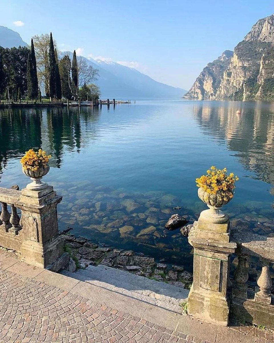 fasc1nate's tweet image. Lake Garda, in northern Italy.