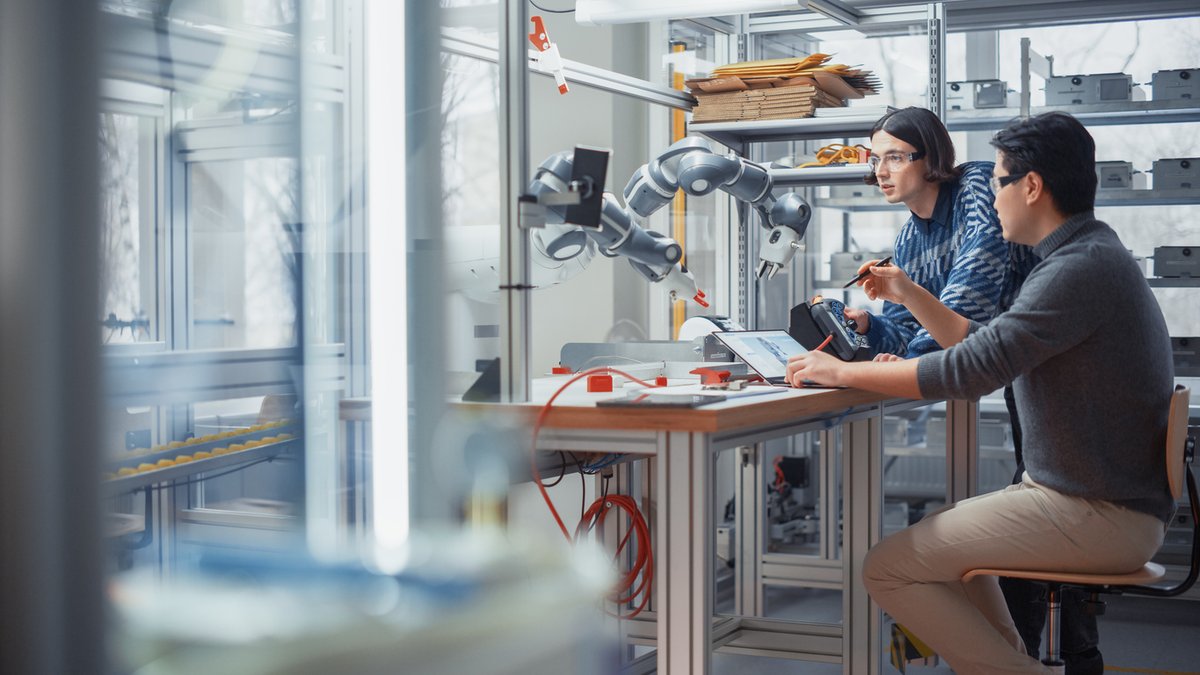 ToolingU's tweet image. As #ManufacturingMonth wraps up, we’re celebrating the people &amp;amp; partnerships building the future of manufacturing! 💪 SME’s Manufacturing Imperative Workforce Pipeline Challenge is helping colleges, employers &amp;amp; communities close the skills gap. Learn more: brnw.ch/21wX4zz