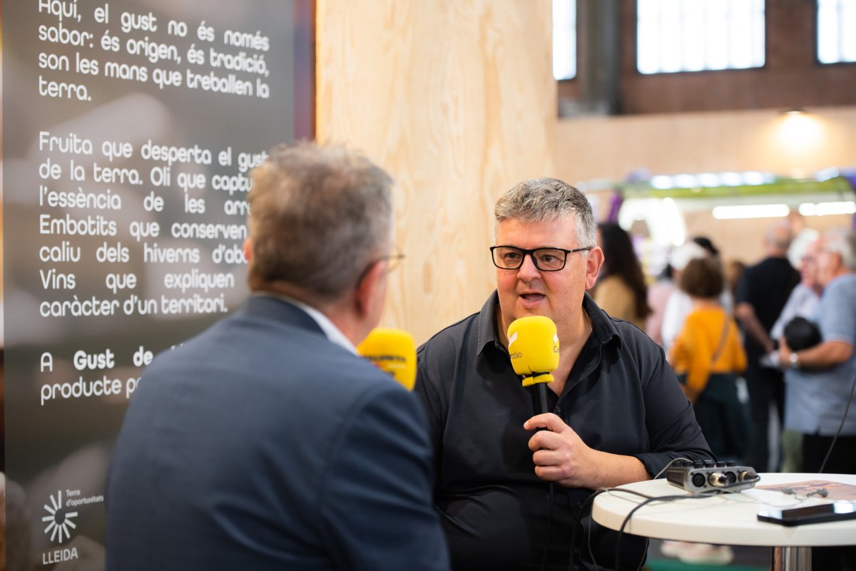 📻📣La Fonda de <a href="/CatalunyaRadio/">Catalunya Ràdio</a> dedica un programa al Gust de Lleida

👉<a href="/pepnogue/">Pep Nogué i Puigvert</a> conversa amb productors i representants del territori en un programa enregistrat a la Fira MOS, amb la participació del president de la @diputaciolleida, @lojoan

🔗 3cat.cat/3cat/lleida-te…