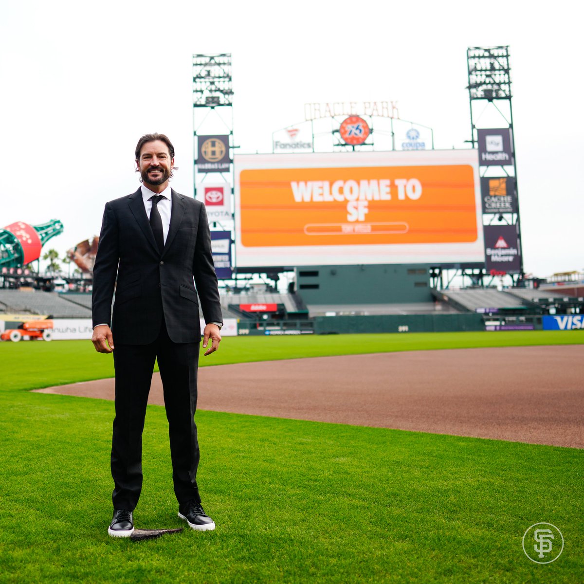 SFGiants's tweet image. Tony Vitello in his new home 🙌
