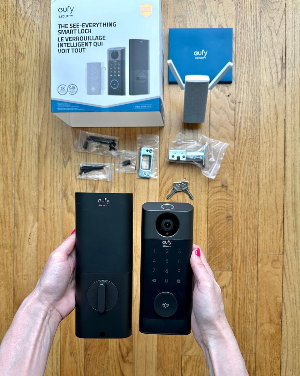 BubblyMoments's tweet image. 3-in-1 Smart Security 🔒
The eufy Video Smart Lock combines a camera, doorbell &amp;amp; keyless entry — everything you need for home protection in one sleek device. 📸🚪

🛍️ amzlink.to/az0PPJaxOZYxJ

#SmartHome #eufySecurity #TechEssentials