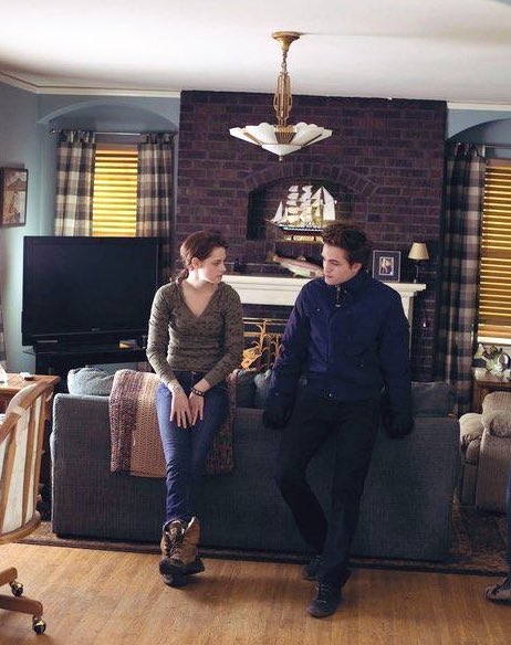 bellaxkristen's tweet image. bill condon had one vision and that one vision was everything.
oh twilight you will forever be iconic. 2008 • 2025