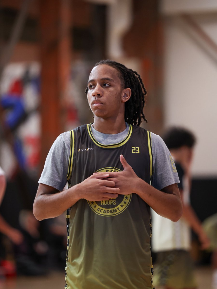 2027 guard Kam Jackson has found his footing as one of the top guards in the Philadelphia Catholic League. Still flying somewhat under the radar, Jackson spent the summer proving he’s different &amp; college coaches are starting to take notice. 

Full Story: madehoops.com/made-society/a…