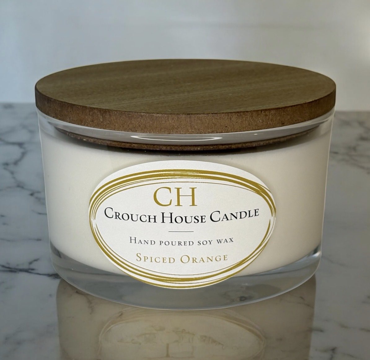 A warm embrace in a jar. 🍊🔥

Hand-poured with 100% natural soy wax and a crackling wood wick for that cozy fireside glow. 

Notes of sweet orange, clove, and cinnamon wrap your space in timeless luxury - perfect for autumn evenings or indulgent self-care rituals.