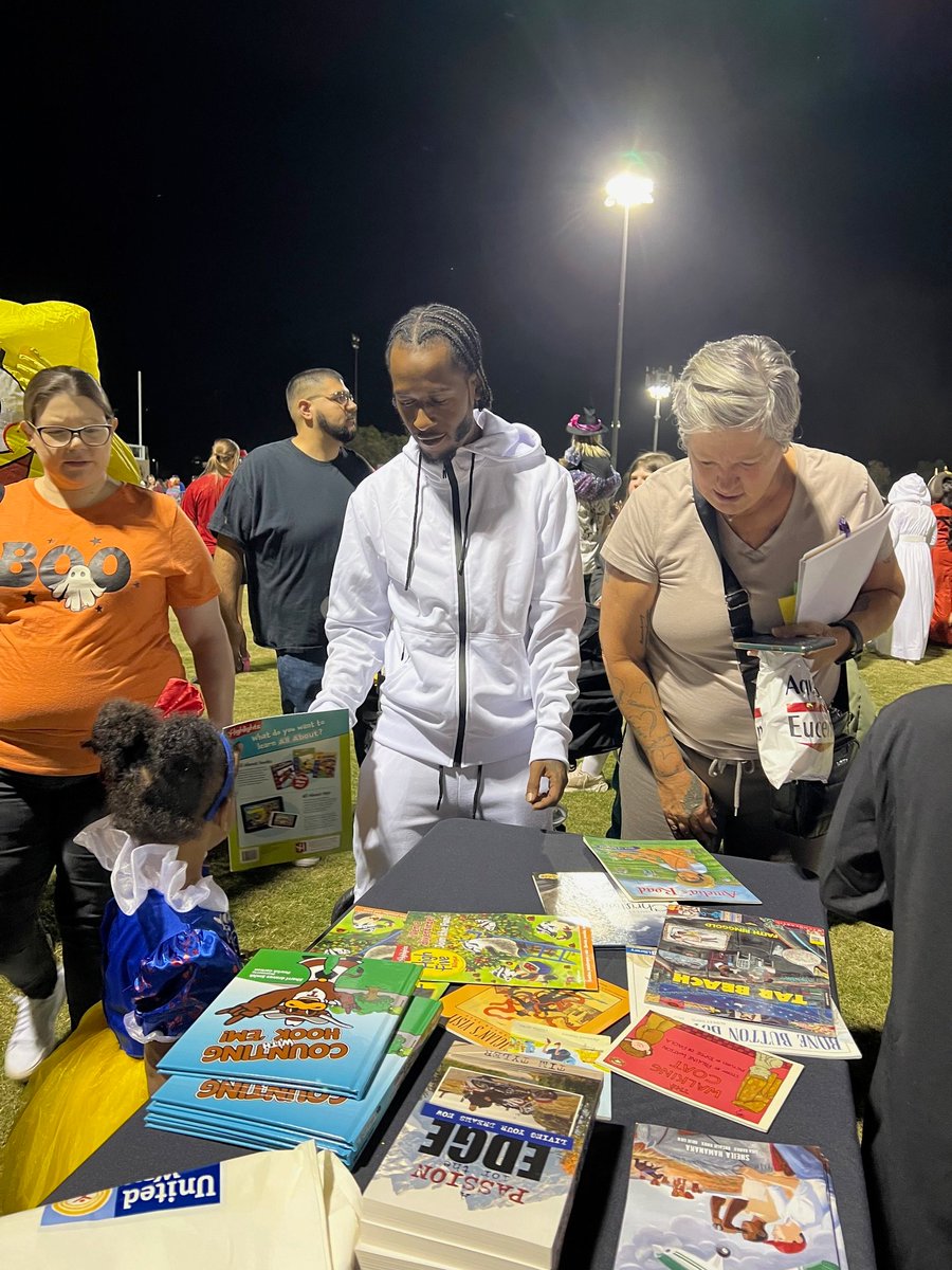 Last night was another successful Pacana Park Pumpkin Walk, hosted by the <a href="/CityofMaricopa/">City of Maricopa</a>. Thank you for a very fun event!

We saw a lot of amazing costumes &amp; friendly faces, as we gave out books thanks to our partner <a href="/kidsneedtoread/">kidsneedtoread</a>.

United is the way to youth opportunity.