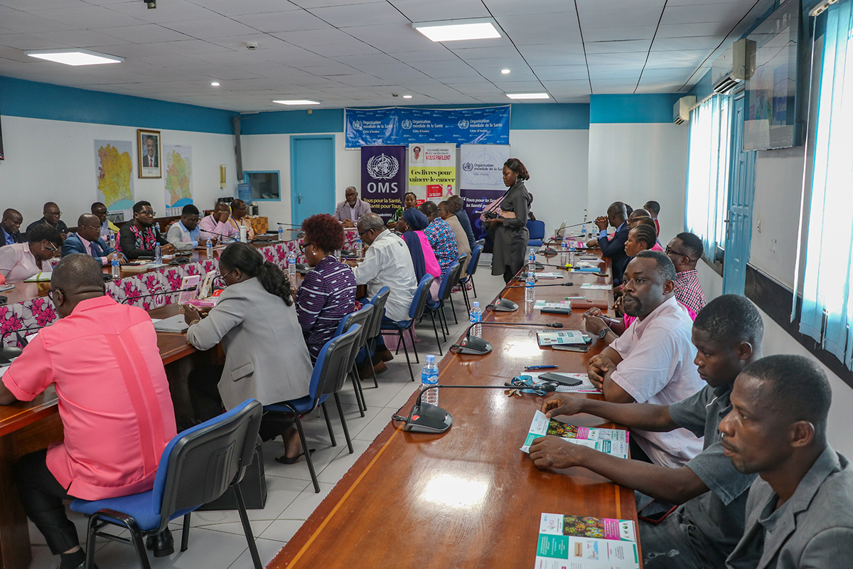 🇺🇳🎀 #UNDay/#OctobreRose  - Le personnel <a href="/ONU_CIV/">Nations Unies Côte d'Ivoire</a>🇨🇮 &amp; leurs familles ont pris part à une session de sensibilisation sur le #CancerDuSein.
Informer, prévenir, dépister : des gestes qui sauvent 💪
 #UN80 #Santé #BienÊtre #ONUEnAction
