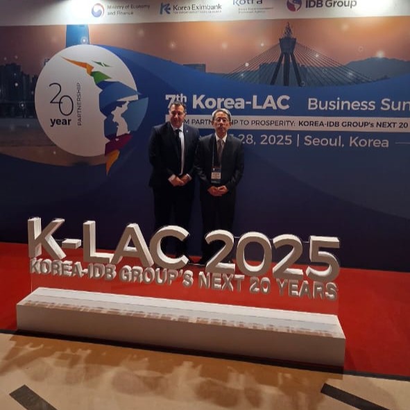 🇰🇷 ADIMRA en Corea del Sur

Una delegación de industriales metalúrgicos argentinos, encabezada por Elio del Re, participa del K-LAC Business Summit 2025, en el marco de una misión empresarial, institucional y tecnológica .

🌎 ADIMRA consolida su compromiso con la