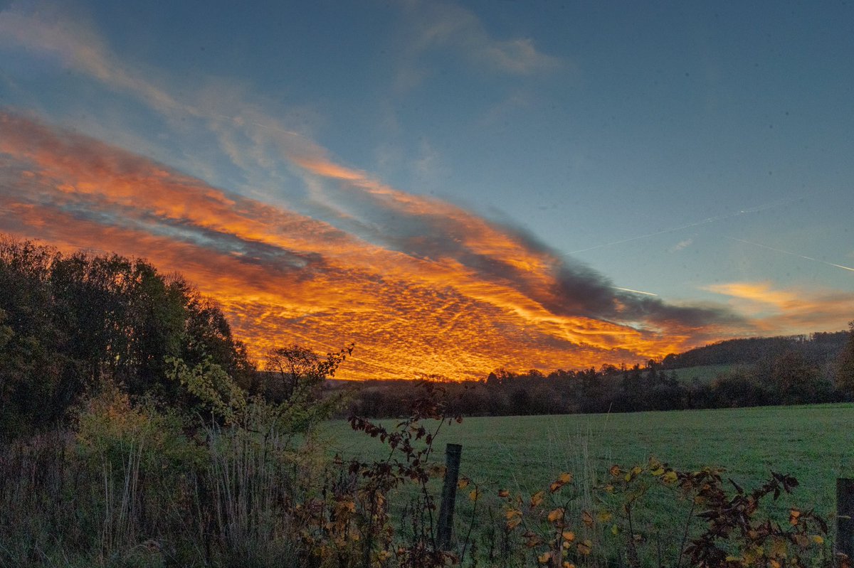 Sunrise over the Cotswolds, Winchcombe, Gloucestershire this morning #nature #NaturePhotography #sunrise