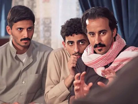 منذ نهاية رمضان الماضي، عرضت MBC أكثر من عشرة مسلسلات سعودية لمخرجين ووجوه جديدة.
استثمار كبير، وفرص حقيقية لدماء جديدة، ومحاولات طموحة لإنجاح أعمال متنوعة _رغم الضعف الإنتاجي الواضح في عدد منها_.

لكن ما يلفت فعلاً هو الغياب التام لثلاثي "سكة سفر": محمد الشهري، صالح أبو عمرة،