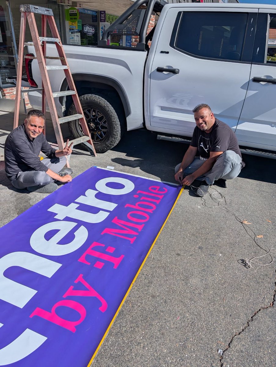 PCGPrepaidBiz's tweet image. Who’s excited for a new store⁉️⁉️ 
🙋🏻‍♀️🙋🏻‍♀️🙋🏻‍♀️🙋🏻‍♀️ &amp;lt;- that’s me!
#metrobytmobile